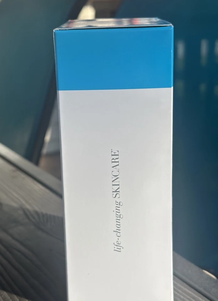 全新 Rodan + Fields REDEFINE AMP MD 微去角质滚轮全套套件 — 第 2/4 张图片