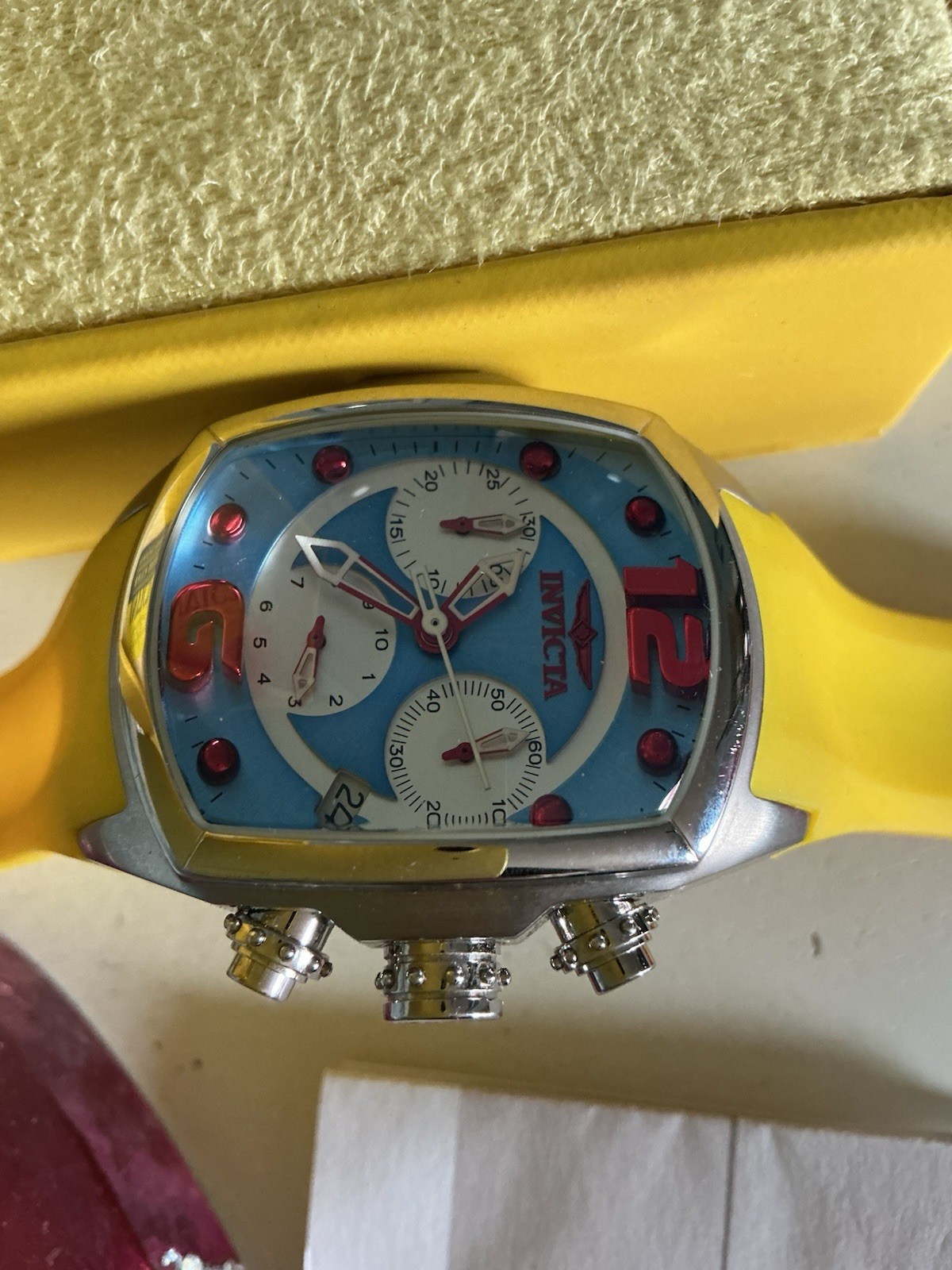 Invicta Bold Yellow.Chronograph Function. - image 5