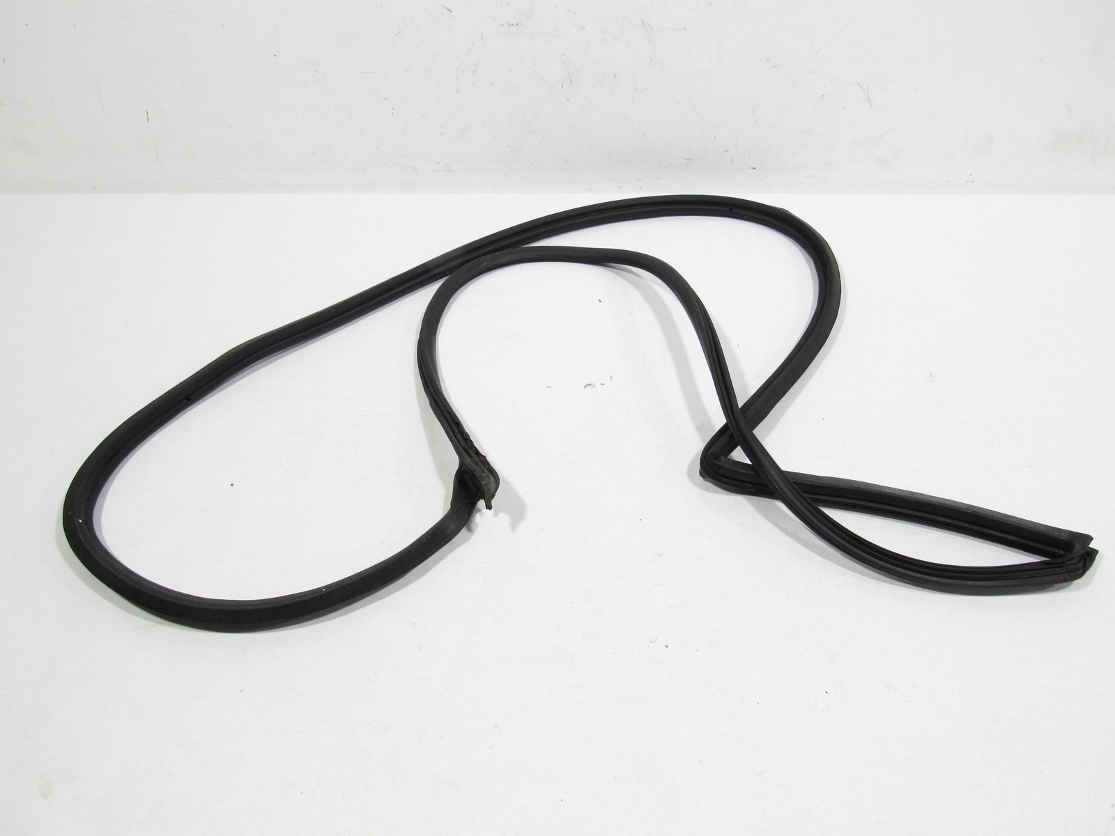 Aston Martin Vanquish 2014-2018 Left Outer window scraper seal