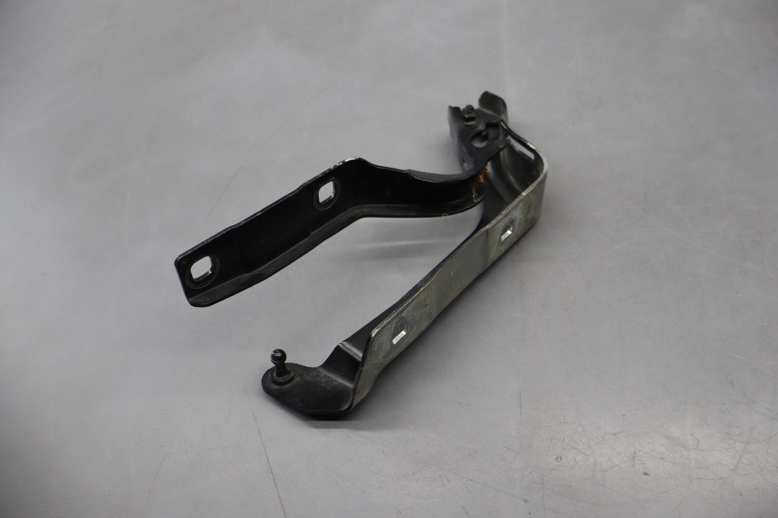 Maserati Ghibli 2014-2024 Front Right Engine lid hinge P/N 670001872