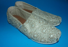 Toms Classic Slip On Shoes, Gold Glitter Crochet, Girls Youth Size US Y3.5