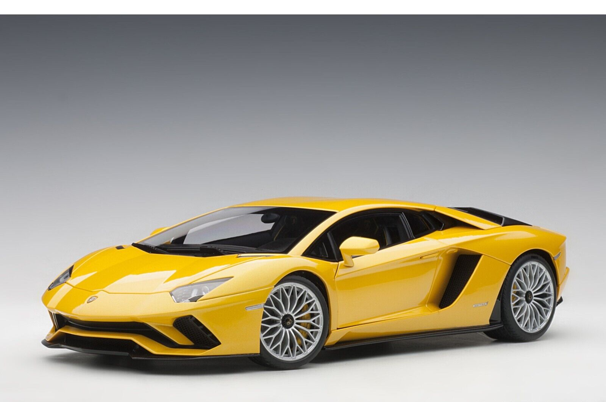 AUTOart Lamborghini Aventador S Diecast Model Car - Metallic