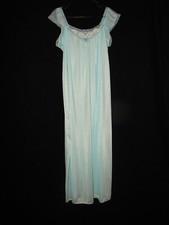 Vintage Glencraft Lingerie Nightgown gown Size M w/ Lace and embroidered trim
