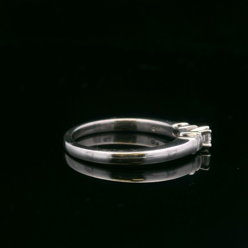 Platinum 950 0.20cttw Diamond Ring – Size 7 – 3.20g - Picture 4 of 10