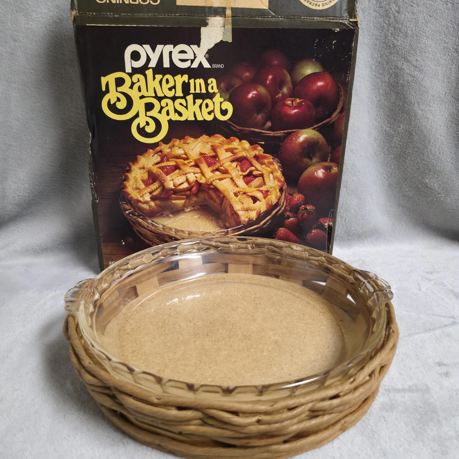 Vintage PYREX Baker In A Basket 9 1/2" Pie Plate with Woven Basket Original Box