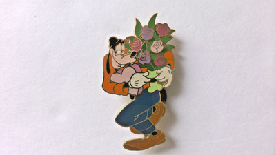 DISNEY AUCTIONS PIN GOOFY WITH HIS HAT FULL OF ROSES LE 500 RARE
