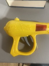 VINTAGE 6" RINGLING BROS BARNUM  BAILEY TOY FRICTION SPARK SPACE YELLOW RAY GUN