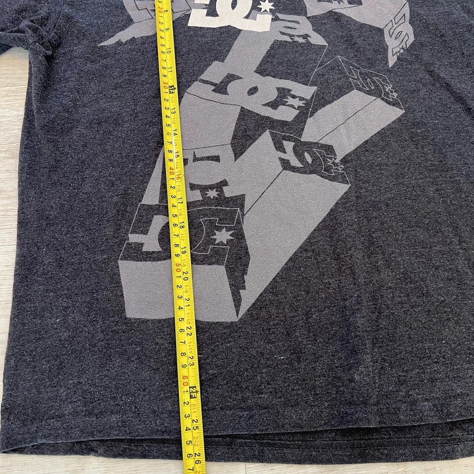 Vintage Y2K DC Shoes Logo Graphic T Shirt Men's Medium Black Skater Grunge RARE - Image 4 of 4