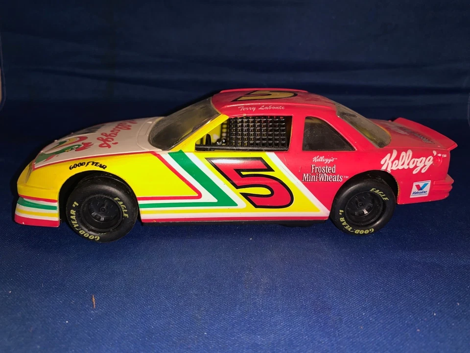 Chevy NASCAR DIECAST #5 LE Terry LaBonte Corn Flakes 1996 sin caja Foto 2 de 4