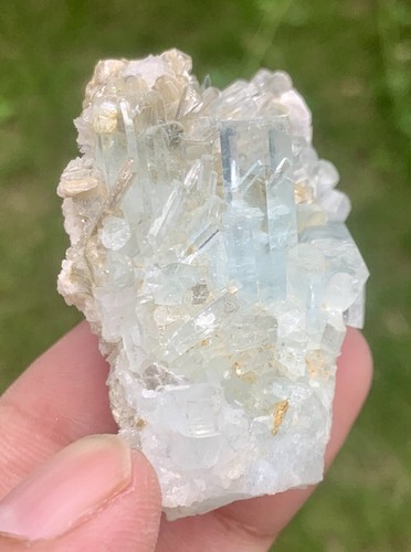269 Carats Collection Aquamarine With Mica Cluster Specimen. - Picture 7 of 16