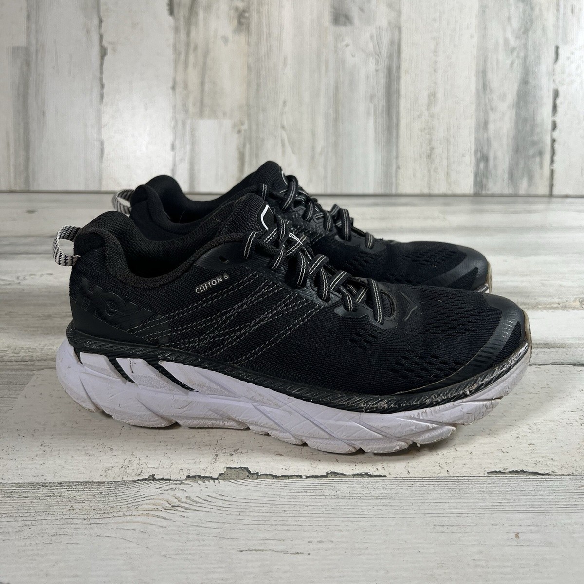 Hoka One One Women’s Clifton Black Athletic Running Shoes Size 1102873