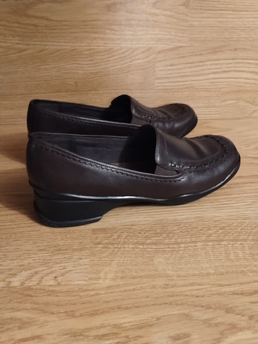 Clarks 73023 Women's Brown Leather Slip On Loafer Shoes Size 7 M Pre Owned - Picture 4 of 11