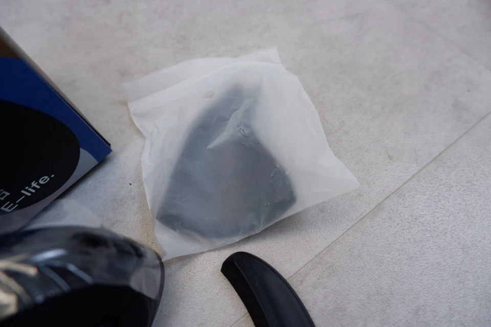 DELUX Seeker Ergonomic Mouse Wireless, Vertical Mouse with OLED Screen NEW - Image 4 of 4