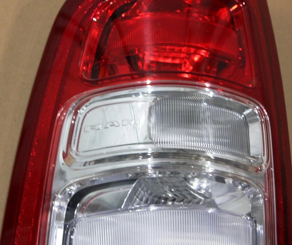 Luz trasera izquierda Dodge RAM 2500 19-24 68361715AE lámpara trasera lado del conductor OEM Foto 3 de 4