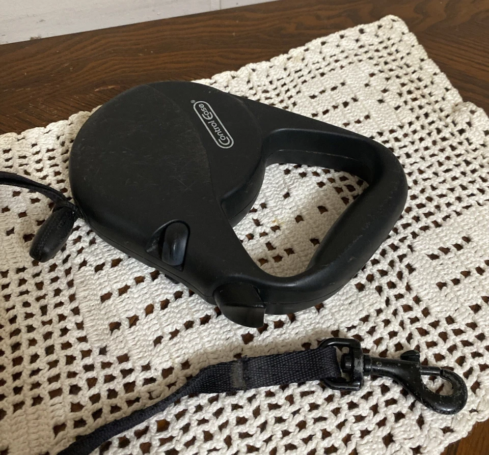 Retractable Pet Walking Leash ~ Easy Grip Handle ~ Small To Medium - Image 3 of 4