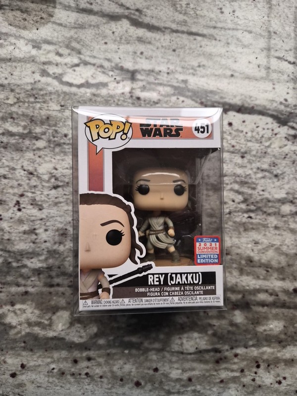 Funko Pop! Vinyl: Star Wars - Rey (Jakku) - Amazon San Diego Comic Con...