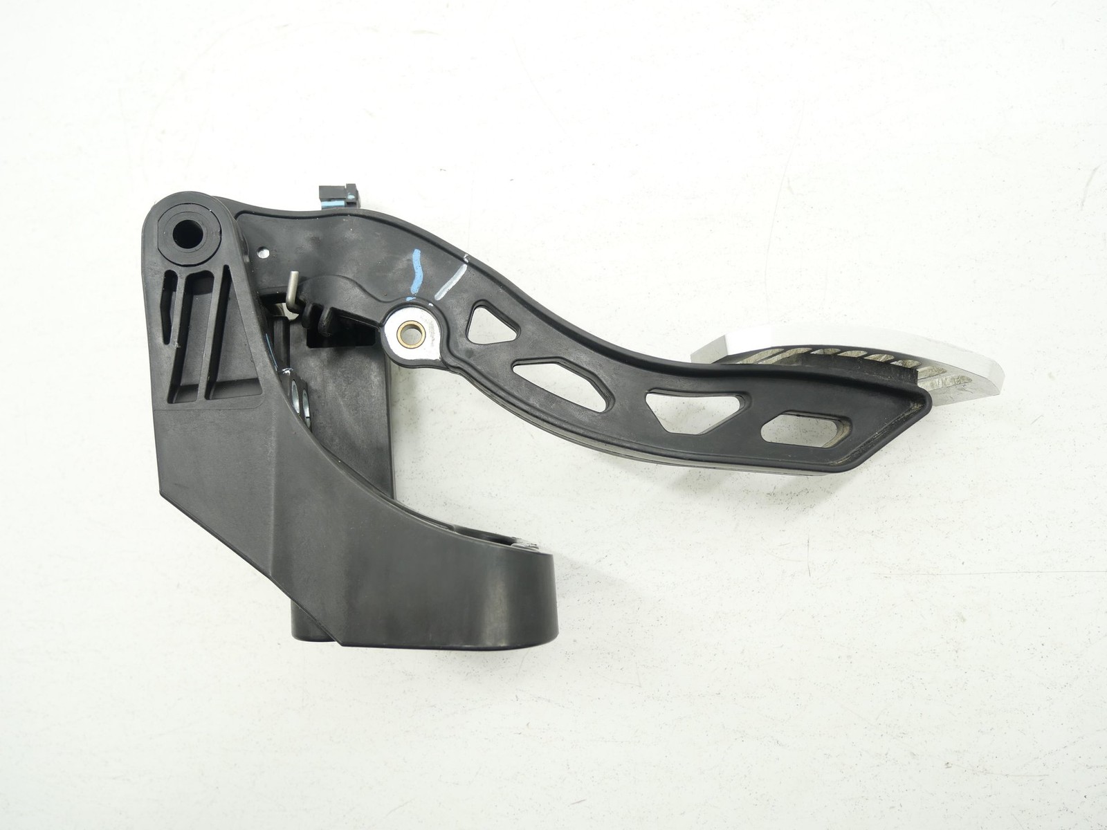 Used Brake Stop Pedal Pad Support Bracket Assembly 2020-2023 Used Mclaren GT OEM