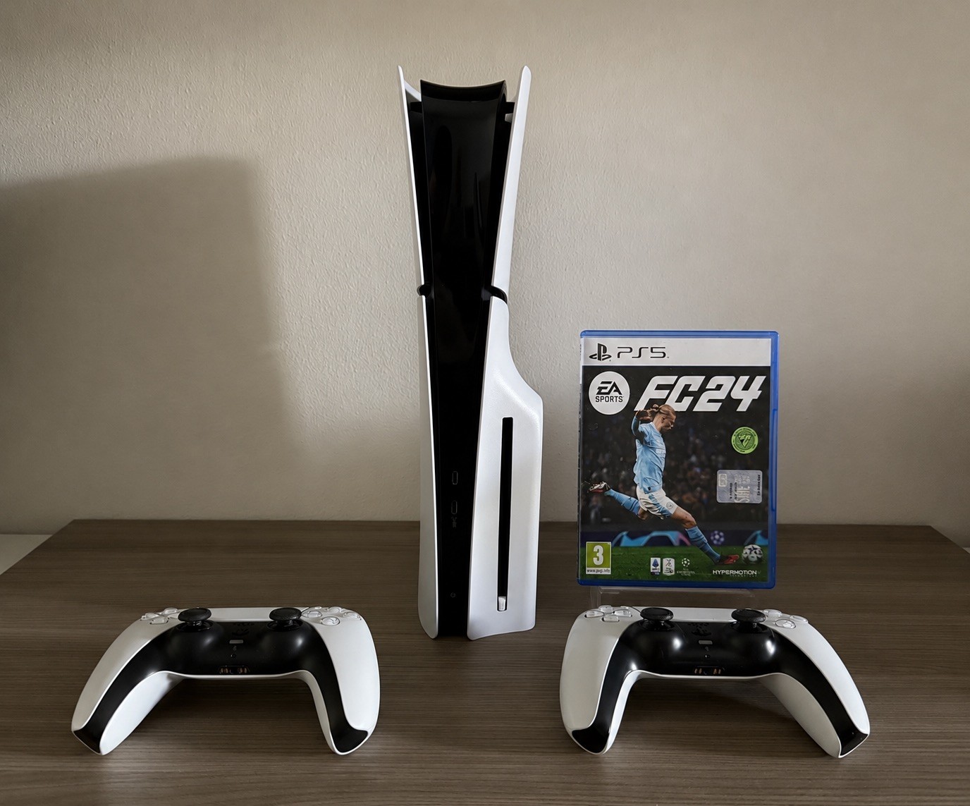 PlayStation 5 Slim Disco + 2 Controller e Gioco