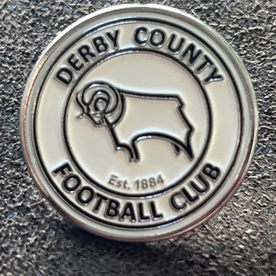 Atemberaubende Derby County englischer Fußballverein geprägte Emaille Pin Anstecker