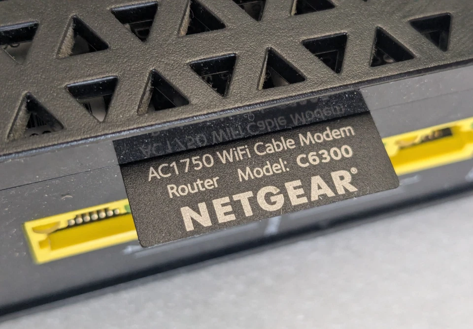 NETGEAR AC1750 C6300 Cable Modem / Router 2.4G and 5.0G WIFI Combo - Image 4 of 4