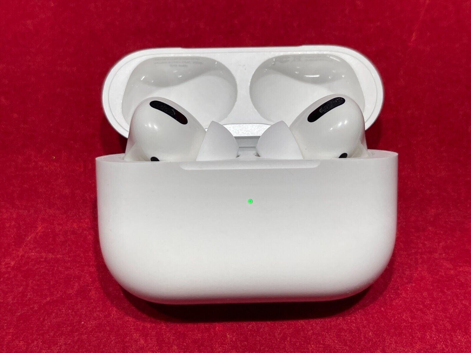 Apple AirPods Pro A2084 Left & A2083 Right Earbuds A2190 Charging Case