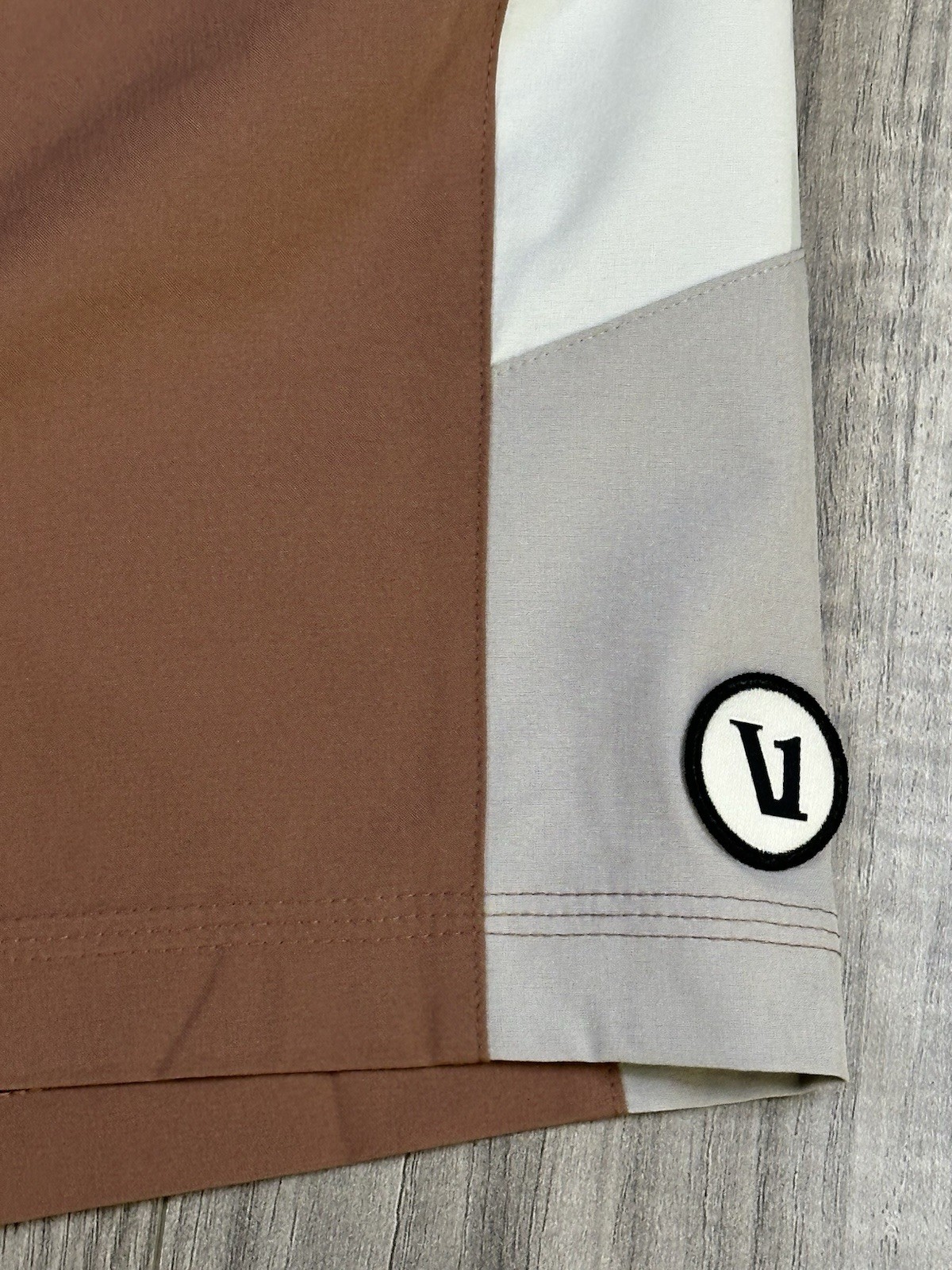 Vuori Kore Short 7.5" V3059 Sedona Brown Salt Amethyst Grey Men’s Medium - NEW