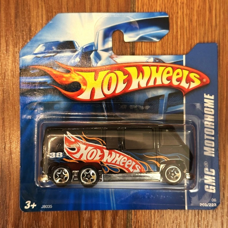 Hot Wheels Gmc Motorhome 208/223 new