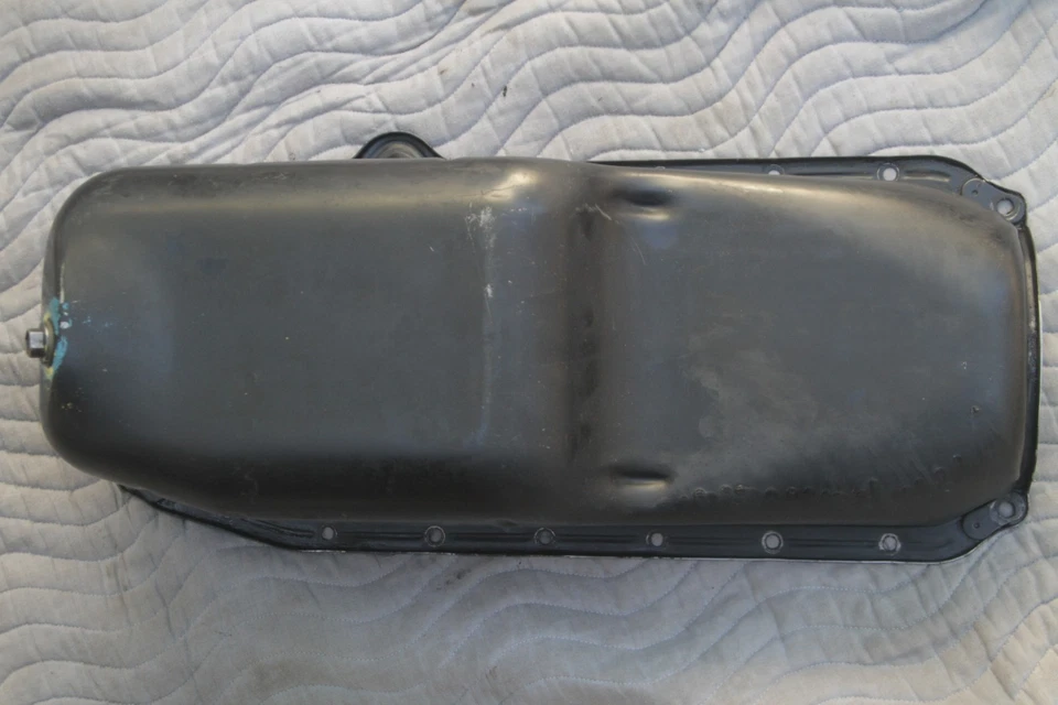 1984-1985 Corvette Oil Pan #14082350 cw windage tray #12554816 - Image 3 of 4