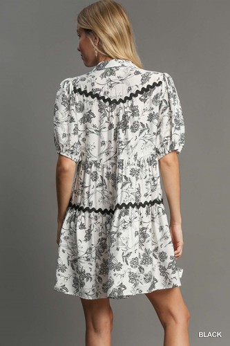 Mini Vestido Umgee Floral Cuello en V Manga Corta en Marfil/Negro Talla Pequeña - Imagen 5 de 5