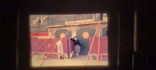 JX03 35MM DIAPOSITIVA Fotografía DAMA SE ENCUENTRA EN LA PUERTA EN PLAZA DE TOROS