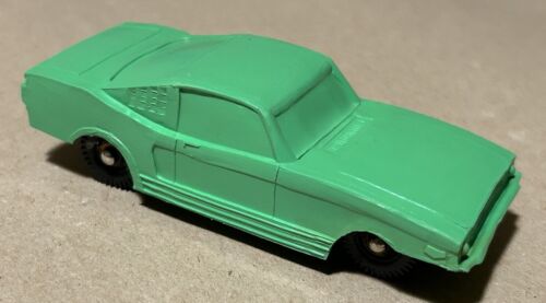 MIRACLE MART #11 TAIWAN * FORD MUSTANG FASTBACK VERT CLAIR * RUBBER TOMTE - Photo 1/7