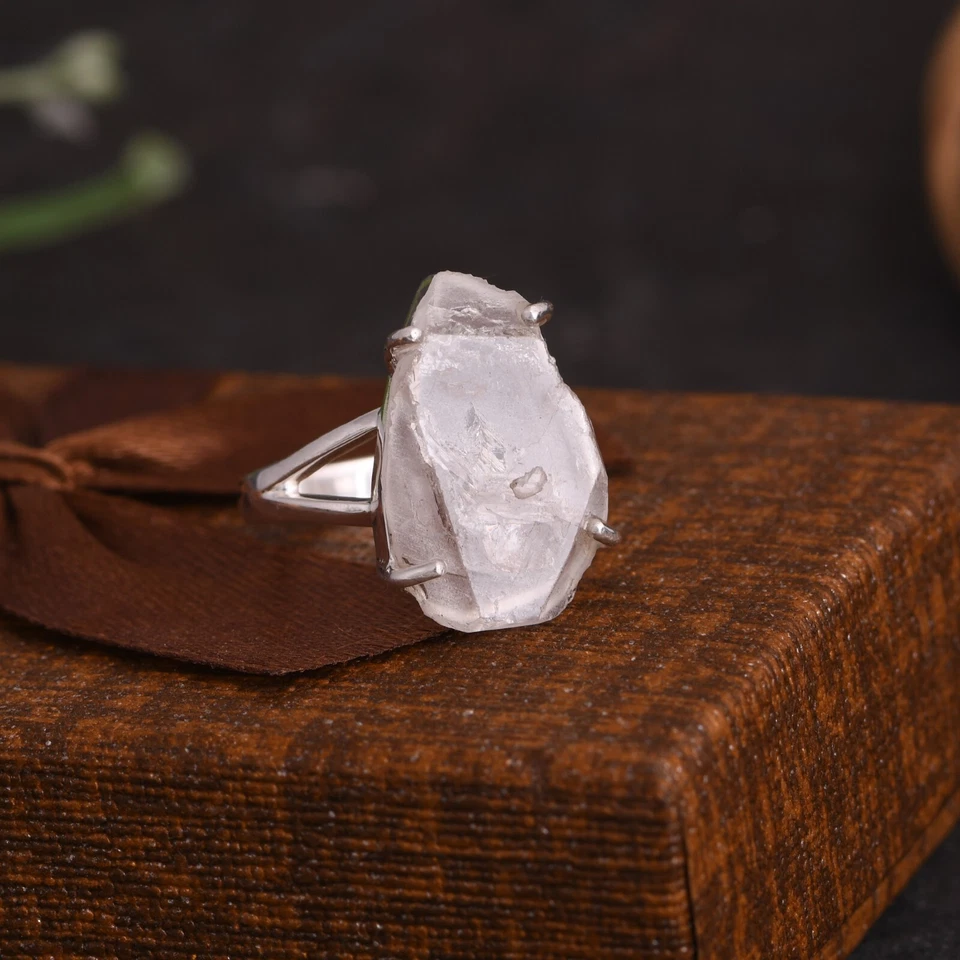 Anillo de piedras preciosas ásperas de diamantes naturales Herkimer hecho a mano joyería de cristal para mujer Foto 2 de 4