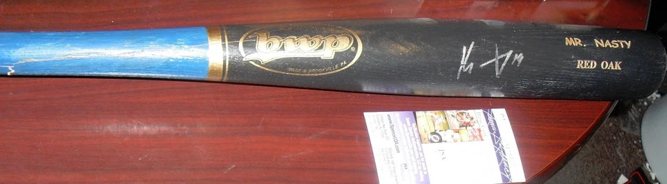 ЛОТ ИЗ 2 Kennys Vargas Подписанных Авто ИГР Б/У 'MR NASTY' BAT & GU BASEBALL JSA - Изображение 3 из 4