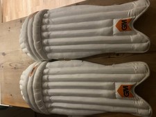GM Hero 303 Cricket Batting Pads Youth Size White Ambidextrous Gunn & Moore