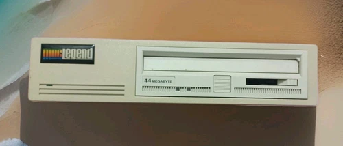 VINTAGE MAC LEGEND 44 MEGABYTE POWERS ON.45RD W/PWR CORD&2 CABLE CONNECTORS