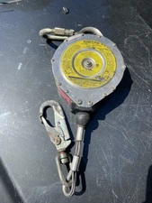 dyna-lock self retracting lanyard