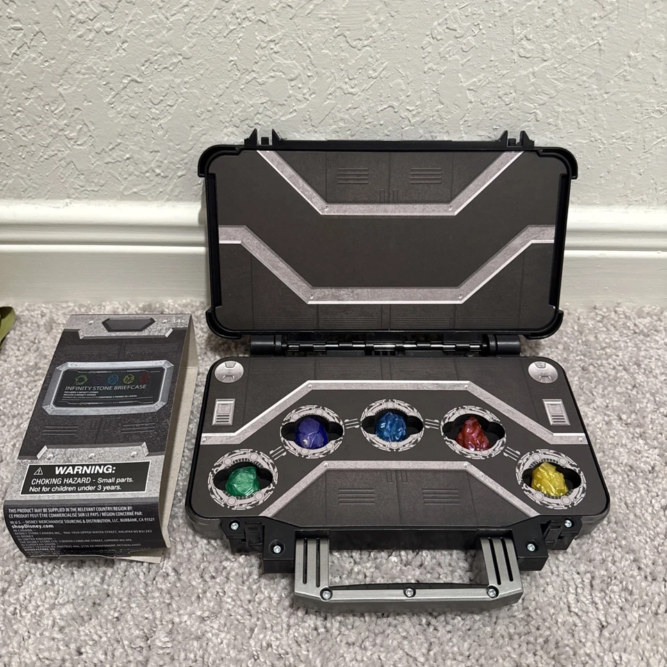 Estuche Piedra Infinita Thanos Rebobinado Cósmico Guardianes de la Galaxia Parques Disney Foto 3 de 3