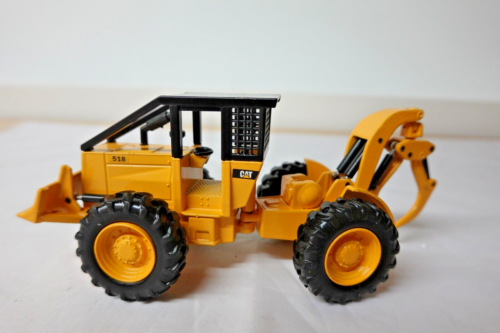 JOAL 226 CATERPILLAR 518 GRAPPLE SKIDDER 1:50 SCALE N.I.B. - Picture 4 of 13
