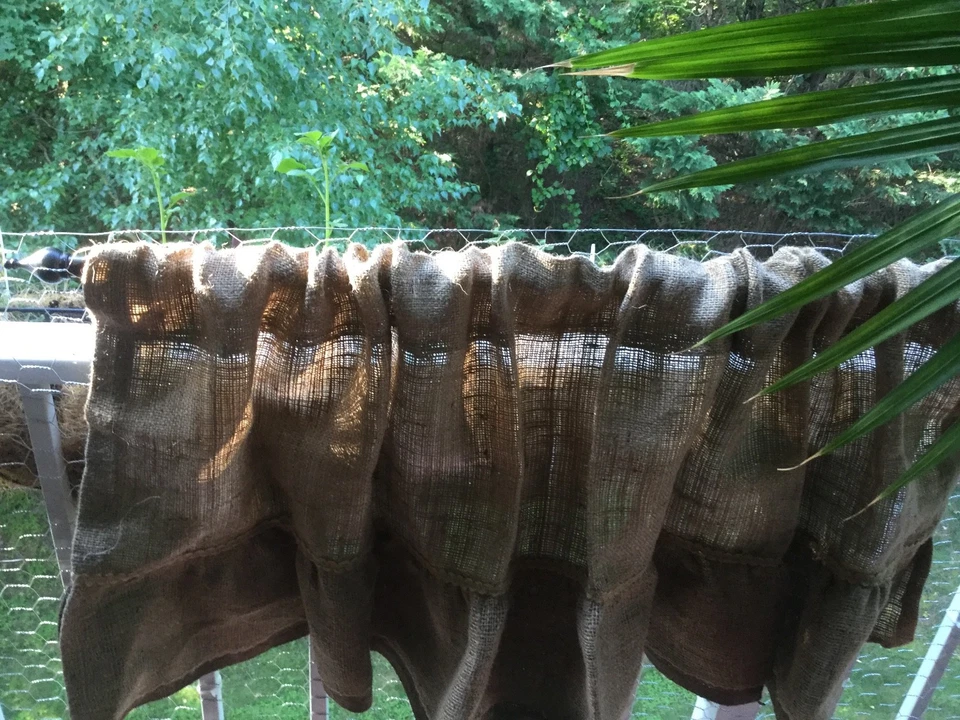 Cenefa de arpillera natural con volantes naturales/marrones oscuros, cenefa/cura elegante de cabaña Foto 3 de 4