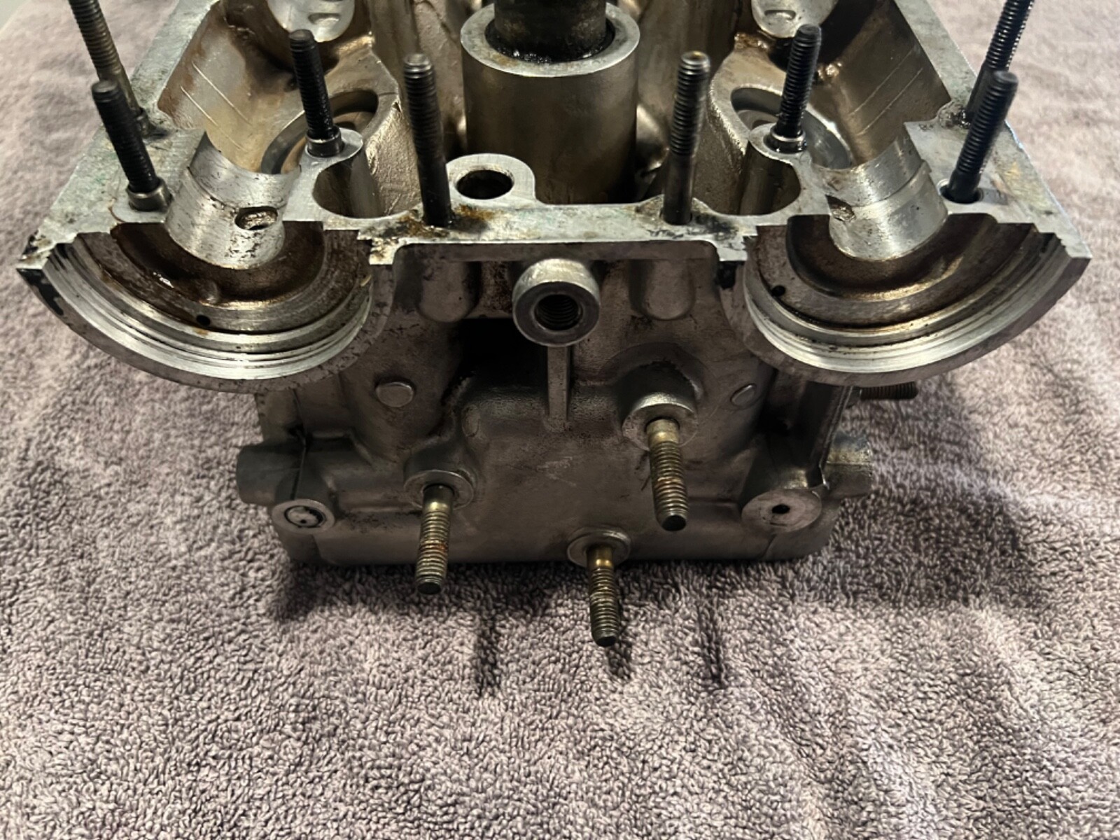 ferrari 2v 308 RH right engine cylinder head with valves 116495 116535 103514