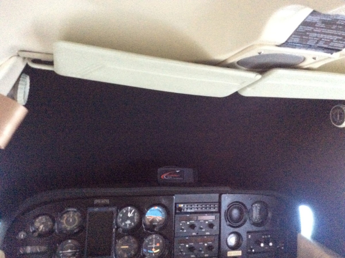 1/2 Cessna 172 フライトコントロールセット 1/2 Cessna 172 フライトコントロールセット