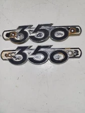 1973-77 SUZUKI T350 pair SIDE COVER EMBLEM BADGE USED 11524-28