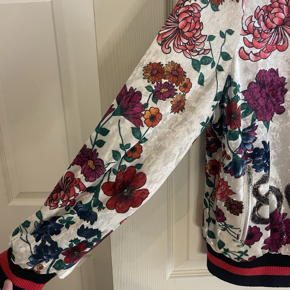 Jaqueta bombardeiro feminina Colleen Lopez floral veludo cobra estampa floral grande vintage - Imagem 4 de 4
