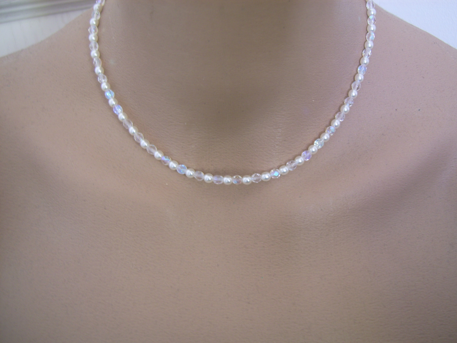 Collier perles cristal blanc pour mariage et soirées d'été élégantes