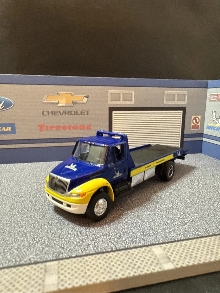 Greenlight HD Trucks S15 International Michelin Flat Bed Loose - Image 2 of 4