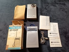 Stary odbiornik radiowy z głośnikiem vintage retro kolekcjoner. Toschiba, Simens