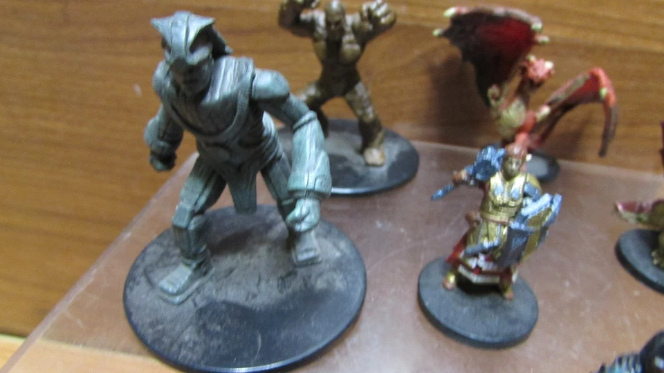 DnD, D&D mini lote de 8 figuras de juego de fantasía RPG Wizards 2017 Foto 4 de 4