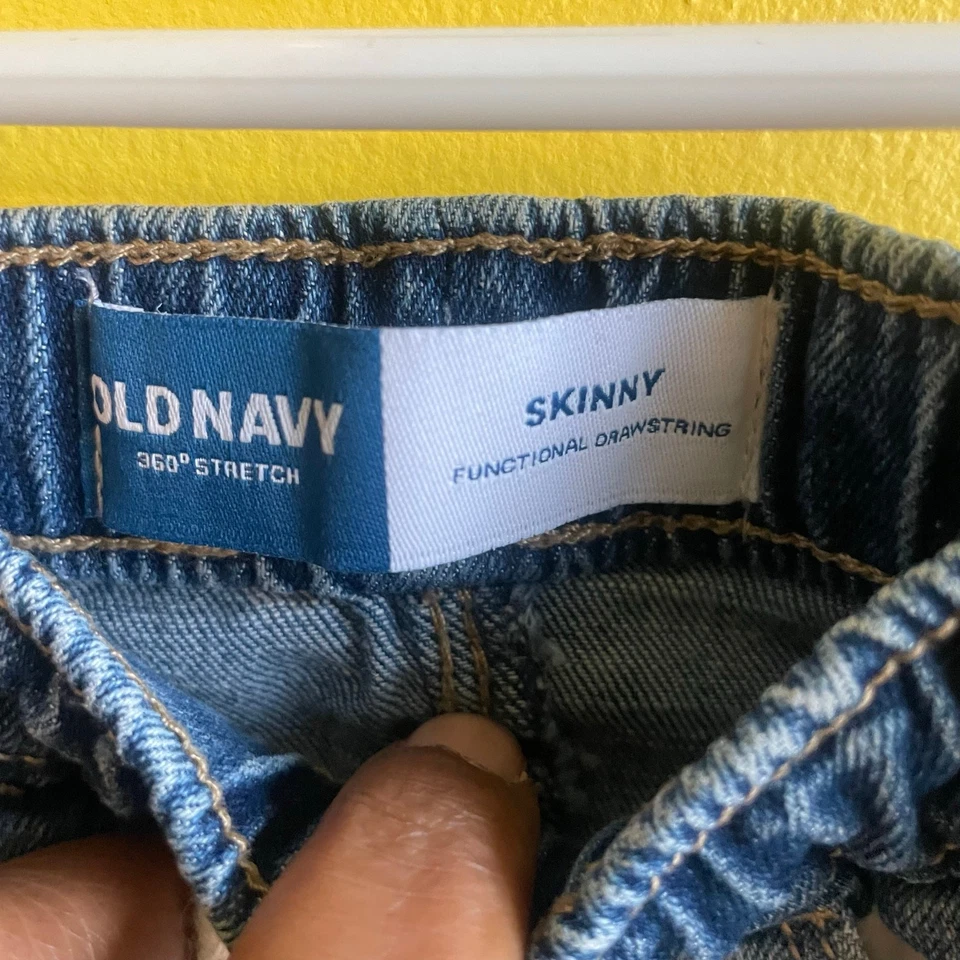 Pantalones de mezclilla ajustados Old Navy para bebés niños 12-18 M | Parche Eagles | Streetwear Mini Foto 3 de 4