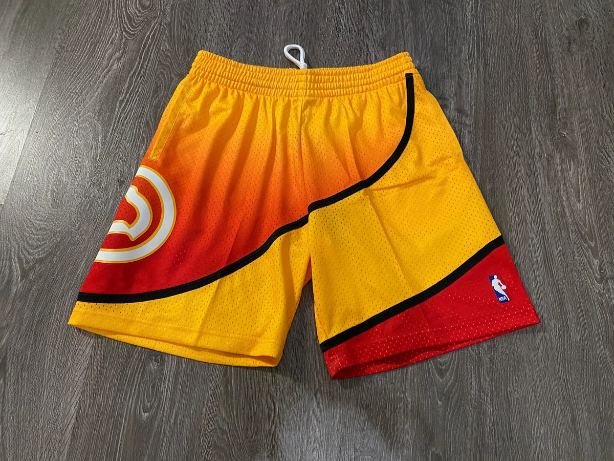 Mitchell & Ness Atlanta Hawks Men's Reload Collection Swingman Shorts - White