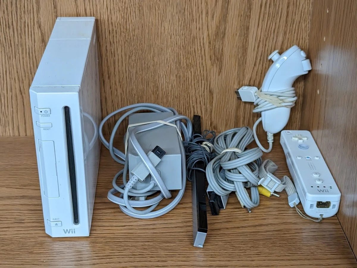 Nintendo Wii Console White RVL-001 GameCube Compatible Complete Bundle  Tested